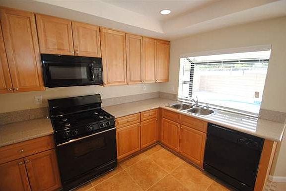 3rd image of 6464 N Churchill St