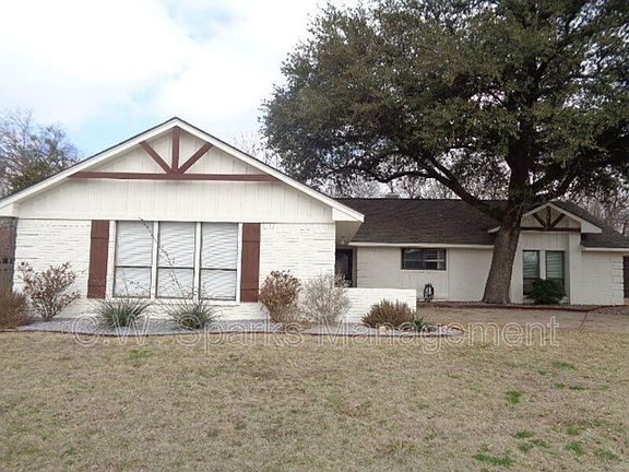 2nd image of 104 Lakedale Dr