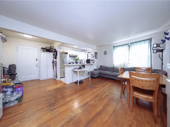 2705 Kings Highway image 5 of 17