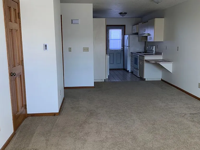 550 Rublee St — Photo 4