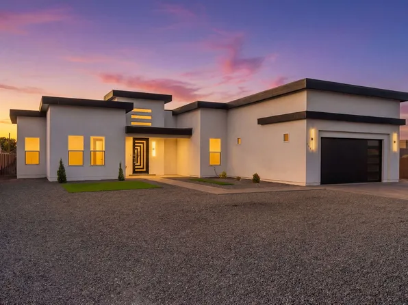 609 6th St NE, Rio Rancho, NM 87124