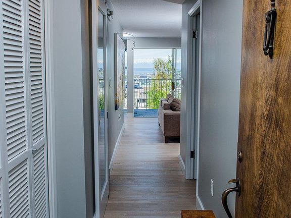2nd image of 525 Belmont Ave E APT 4D