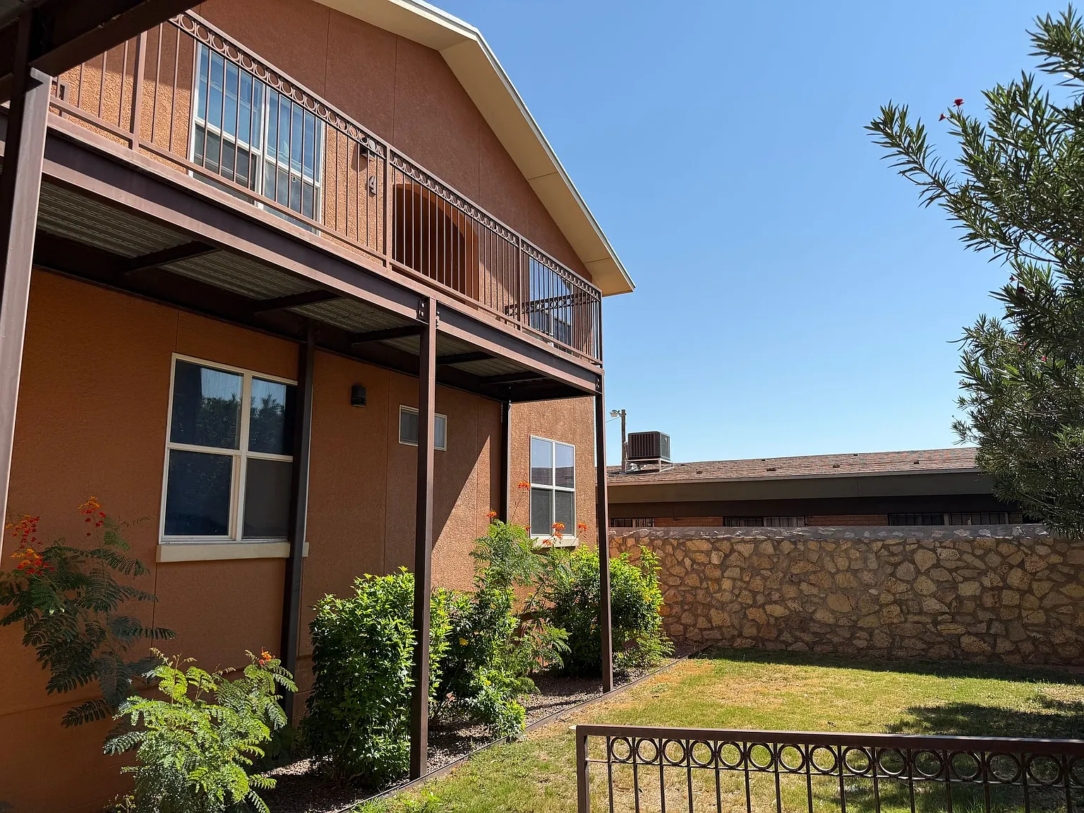 Diana Drive Apartments — Photo 1