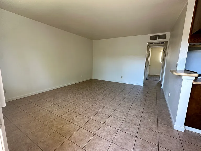 937 W Kettleman Ln #15 — Photo 3
