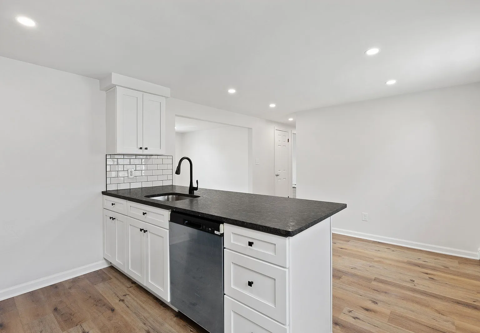1 bed, 1.0 bath, 1000 sqft, $1,475 — Photo 3
