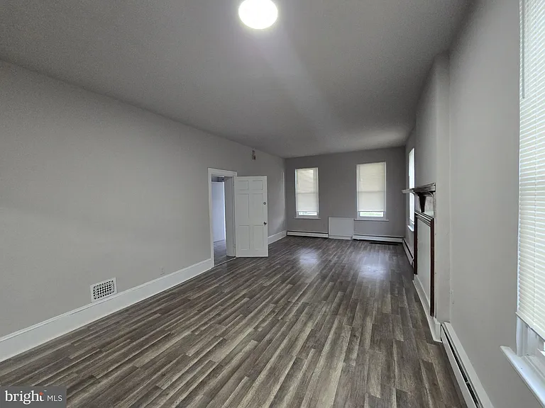 5526 N Mascher St #1 — Photo 4