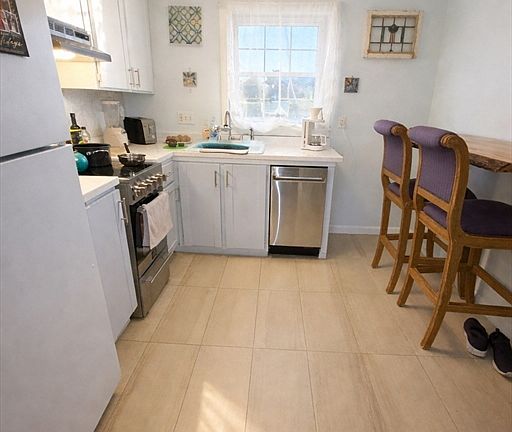 3rd image of 32 Colony Rd #1-A