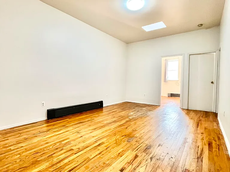 1544 Gates Ave #2F — Photo 3