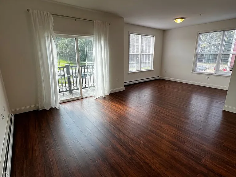 147 Bayberry Cir — Photo 2