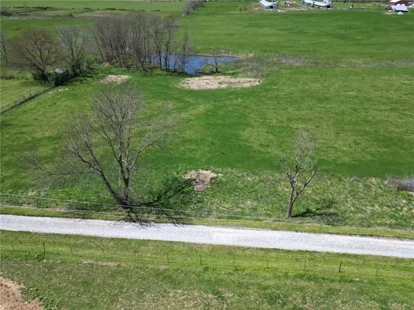 Chamberlain Dr, Gentry, AR 72734