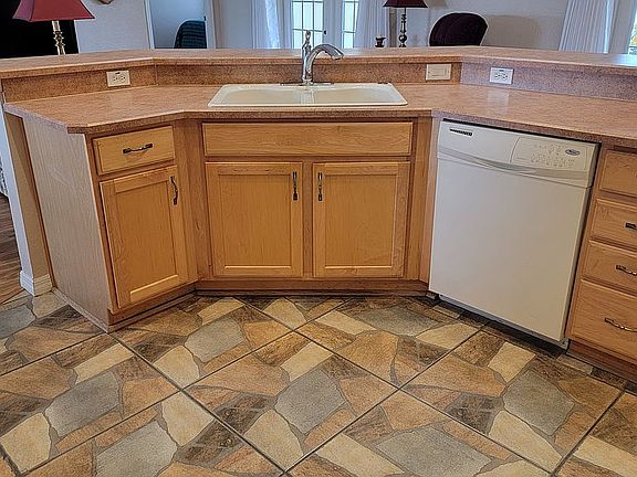 4th image of 17468 SE 121st Cir