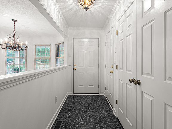 4th image of 319 Westridge Drive