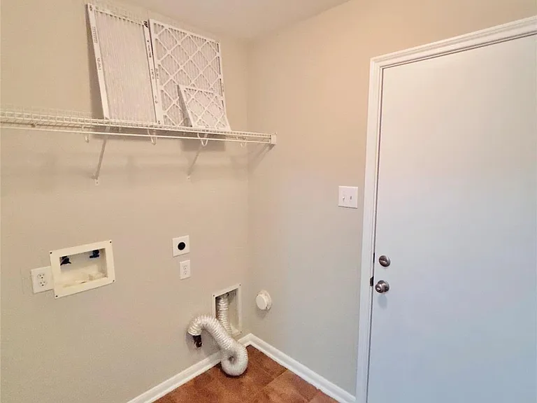 8134 Sanders Forest Ct — Photo 34