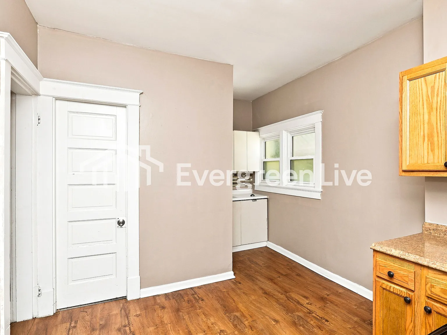 5 bed, 2.0 bath, 2004 sqft, $1,895 — Photo 3