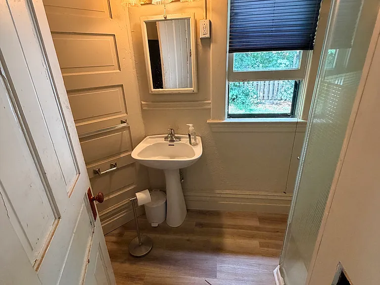 712 W Walnut St — Photo 6
