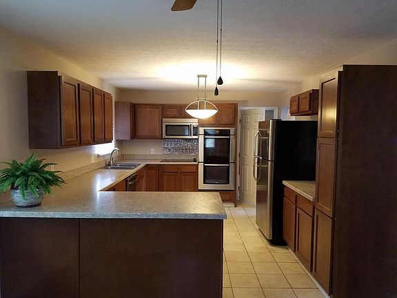 4th image of 1946 Stratford Way