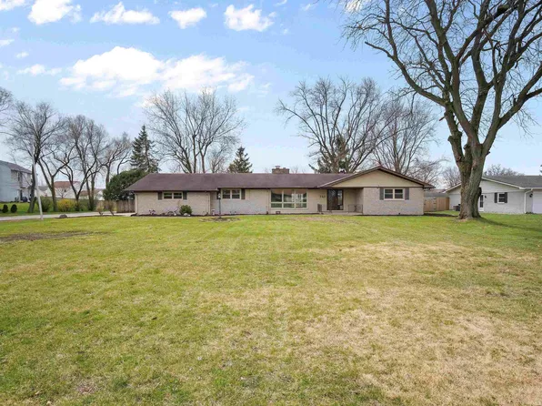 705 Pelham Dr, Fort Wayne, IN 46825