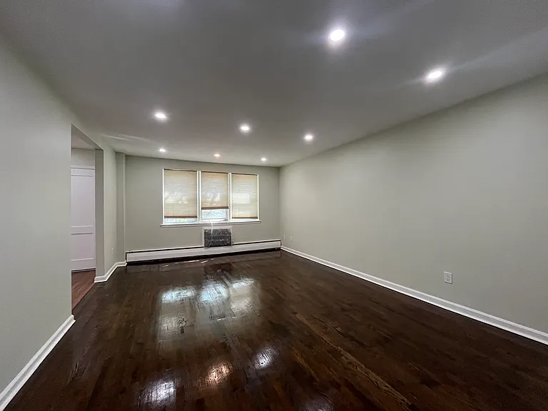 1070 E 59th St #2B — Photo 11