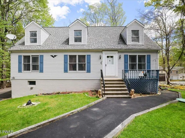 1025 Lake Shore Dr, Lake Ariel, PA 18436