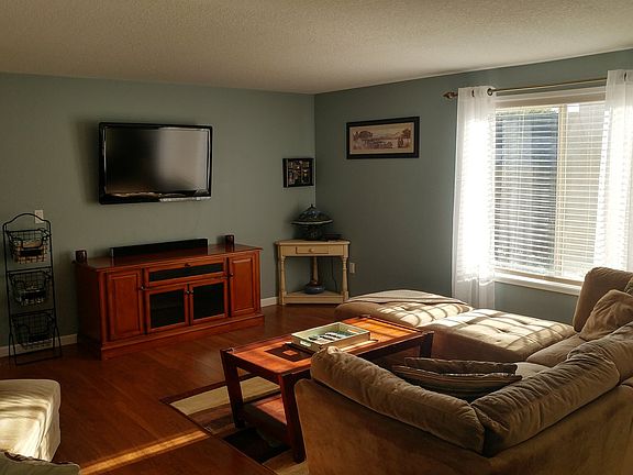 5th image of 10614 NE 65th Ave