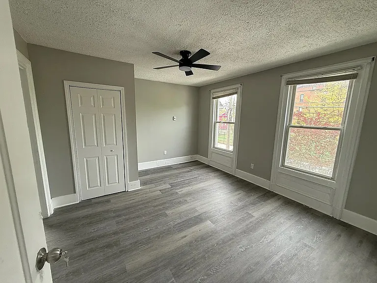 180 Portsea St #1 — Photo 16