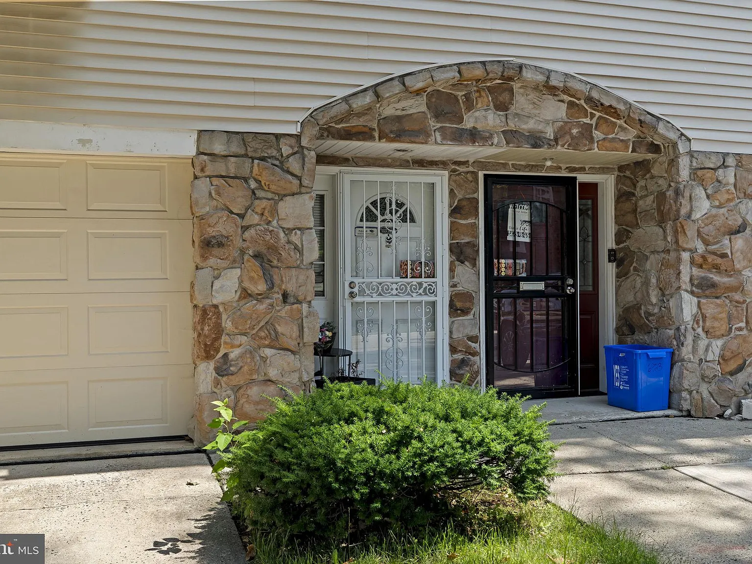 3 bed, 2.5 bath, 1440 sqft, $2,500 — Photo 3