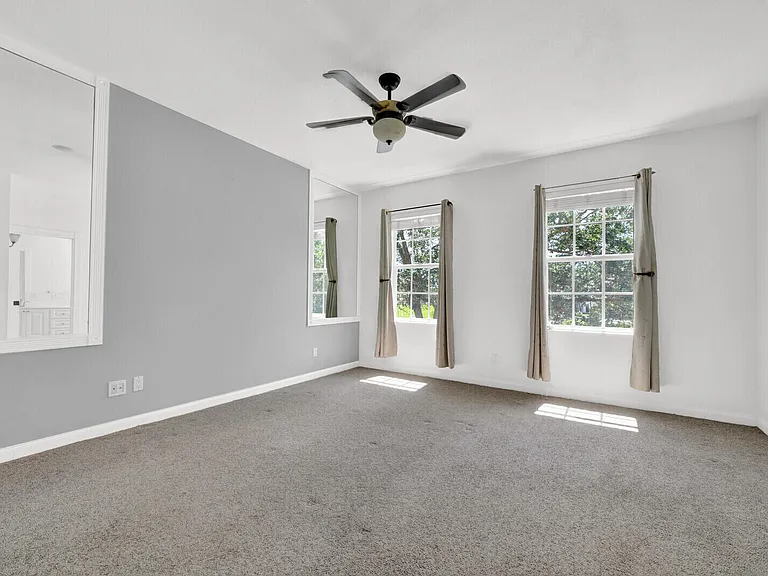 133 Wentworth Ct — Photo 22