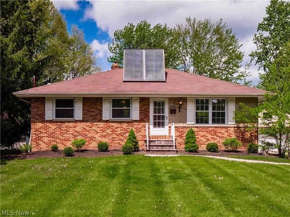 27316 Hollywood Dr, Westlake, OH 44145