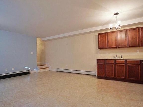 4th image of 16 Malibu Ct #1