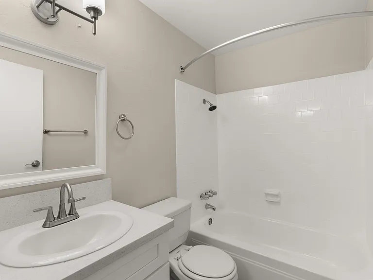 Applewood Apartments — Photo 16