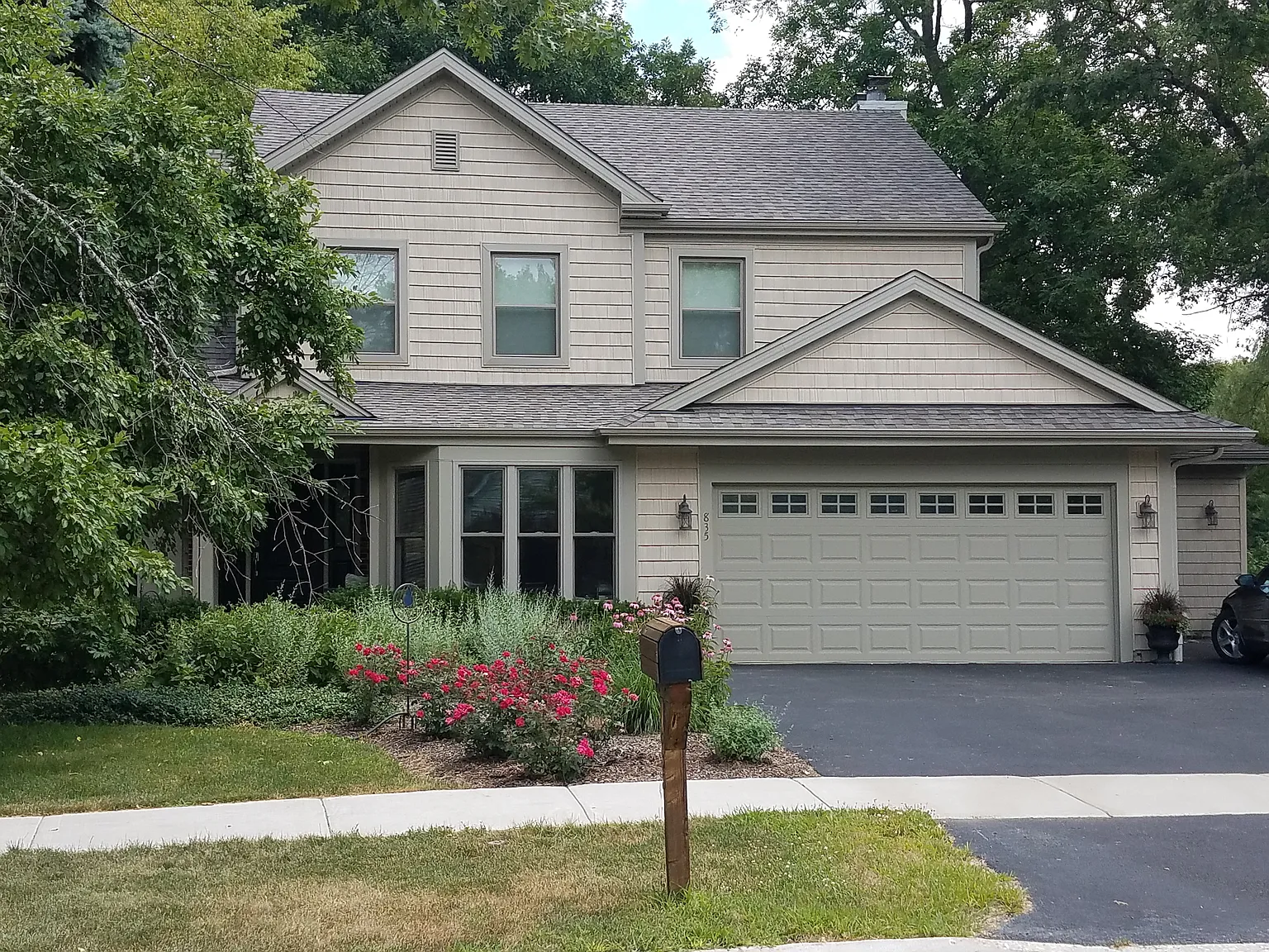 835 Interlaken Dr photo 1