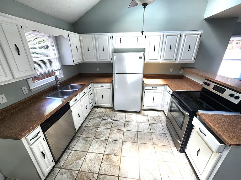 2000 Water Oak Dr #1-A — Photo 7