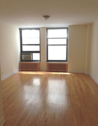 2nd image of 240 Park Ave S Frnt 1