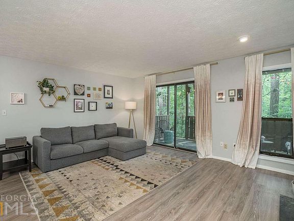 4th image of 210 Woodcliff Dr #210