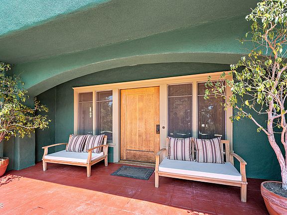 5th image of 1051 E Altadena Dr