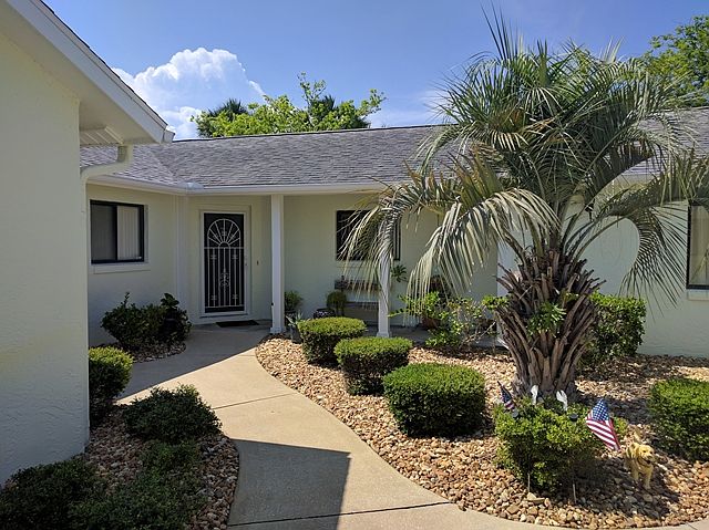 1st image of 7 Lake Forest Pl #7