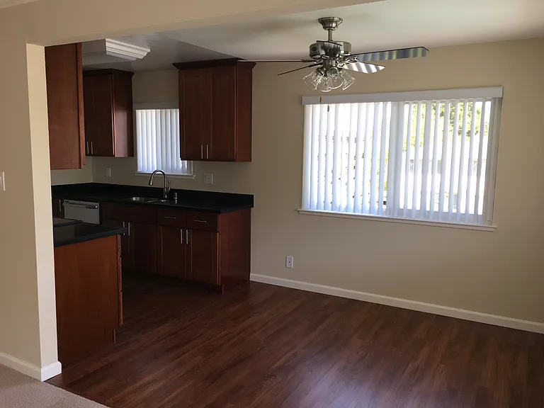 825 Menlo Ave #F — Photo 8