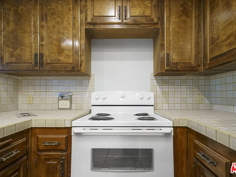 880 W 1st St #306 — Photo 4