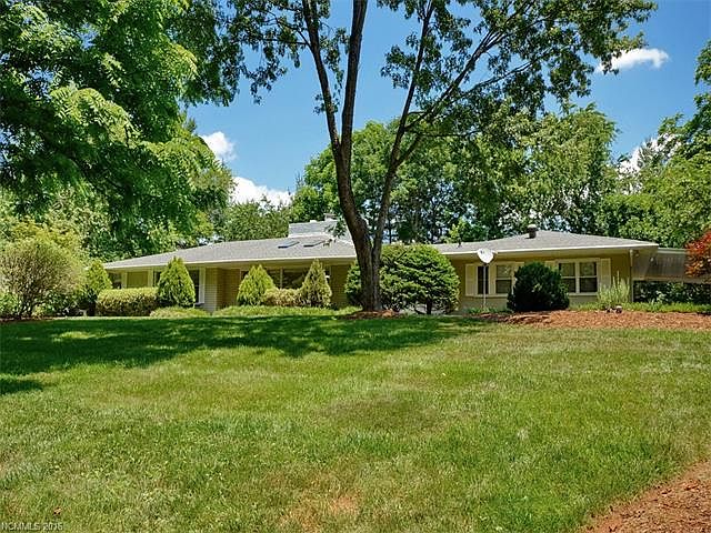 1st image of 302 White Pine Dr
