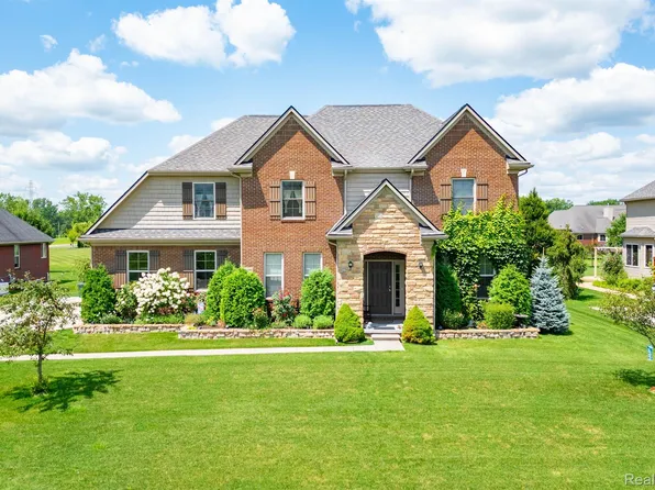 24180 Foxhollow Run, New Boston, MI 48164