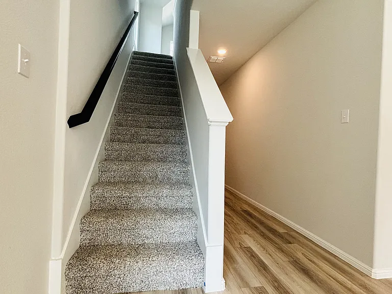 912 Santa Lucia Dr — Photo 16