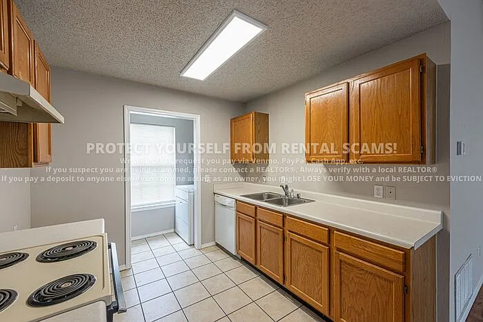 3085 W Woodridge Dr — Photo 6