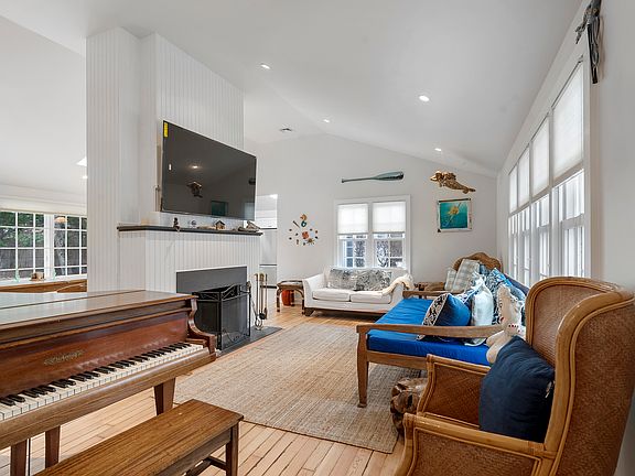 3rd image of 30 Sagg Rd