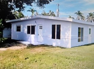92 Oak St, North Fort Myers, FL 33903