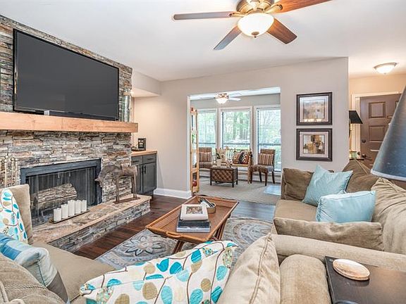 3rd image of 230 Smokerise Cir SE