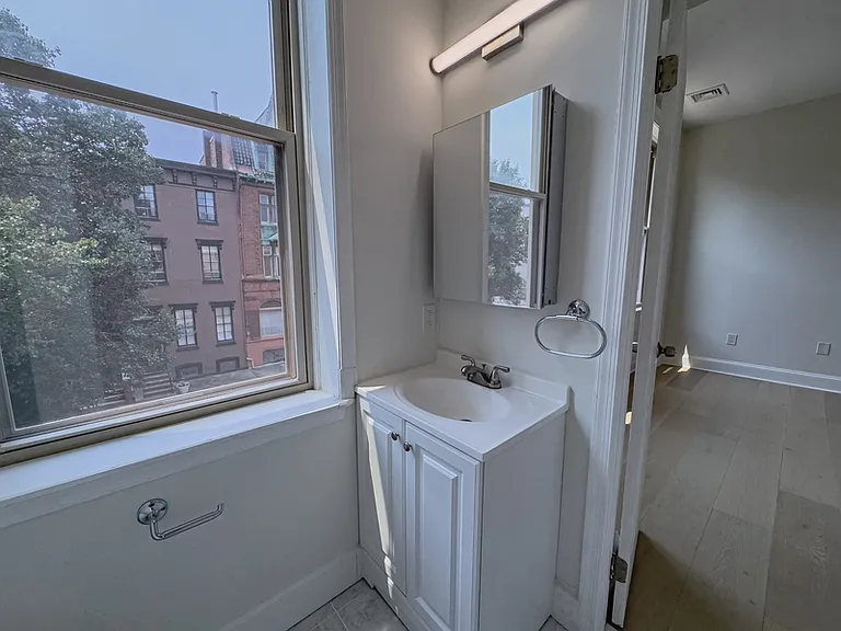 1703 Green St #4 — Photo 23