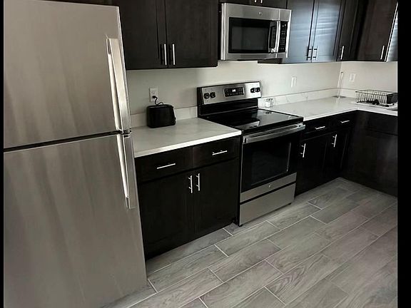 4th image of 520 NE 1st St