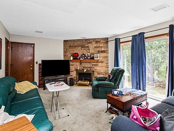 5th image of 1525 Elm St