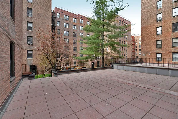 Sold by Century 21 Benjamin Realty | media 30
