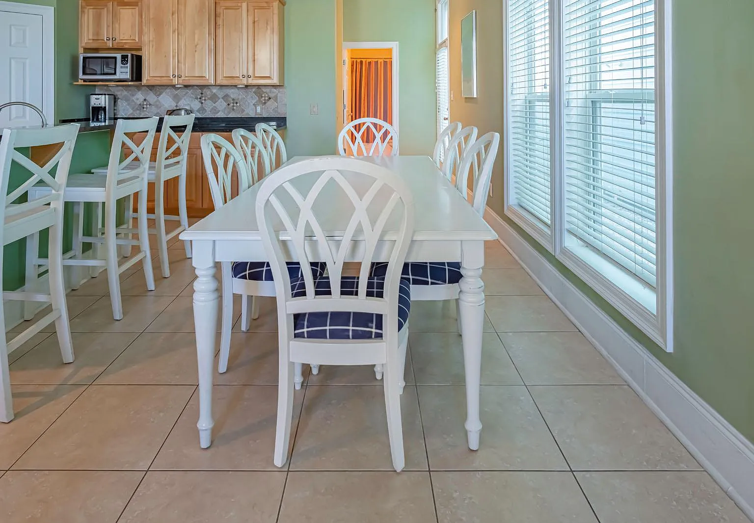 4 bed, 2375 sqft, $4,500 — Photo 4